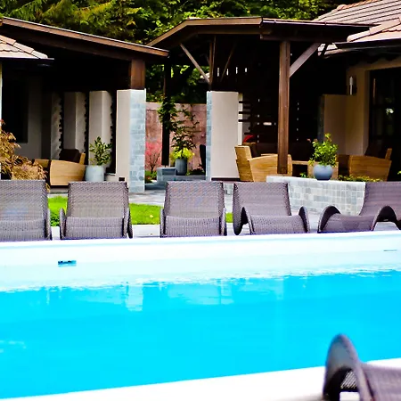 Aranygombos Fogado Hotel 2*