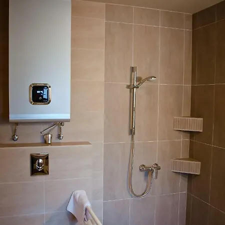 Hotel Aranygombos Fogado Telkibánya